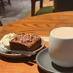 ダンデライオン・チョコレート 伊勢外宮店 - チョコレートブラウニー＋ホイップ　伊勢店限定ドリンク