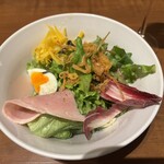 TRUNK(KITCHEN) - 素材の良さを感じるサラダ