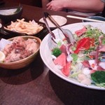 Hokkaido - 海鮮サラダ(1280円)、ザンギ(680円)、ポテトフライ(480円)