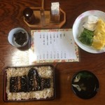 Kouyouken - うな重特上３９００円　写真と同じ鰻が間にもまむされて入ってます　メニューも写ってます