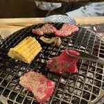 京の虎牛 近江牛焼肉と神戸ビーフ - 