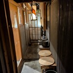 きはる - 玄関前の愛煙家スペース