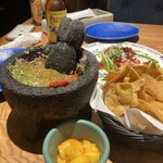 LAS DOS CARAS MODERN MEXICANO Y TACOS - 