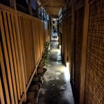 きはる - お店までの路地