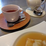 銀座メゾン アンリ・シャルパンティエ - 紅茶はミルクティーで。