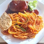 カペー - ナポリタンハンバーグ乗せ さつまいも天ぷらはサービス