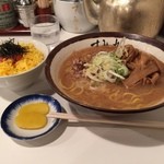 すみれ - ラー博は俺の社員食堂。  味噌ラーメンランチ＋メンマ♡  今日はすみれ味噌明太子ごはん。寒い日はアシアシの味噌ラーメソがイイですよねぇ