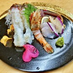 ふじわら - 地魚のお造り(ヨコワ炙り、ヒラメ、赤バイ、鬼海老)+活カニ刺し
