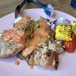 ベルサイユの豚 - 【メイン】ハーブチキングリル〜トマトクリームソース〜