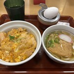 なか卯 - 料理写真:とろ玉親子丼と、きつねうどん（小）