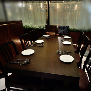 【3～8名様/半個室テーブル席】優雅な雰囲気を感じられる半個室