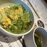 やぎや - ドレッシングも美味いしサラダシャキシャキ