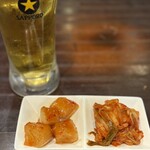 炭火焼肉 にく式 すすきの店 - キムチ盛り合わせ