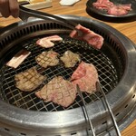 ウエスト 行橋店 - 初めに出された霜降りカルビ、牛上タン、豚バラ