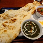 Masala Hut - 2種のカレー&ナン&デザート