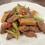 中国旬菜 茶馬燕 - 雲南ポルチーニとナチュラルビーフ（リブロース）のピリ辛炒め