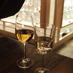 Salon de Patina - パートナーは葡萄ジュース、私は白ワイン