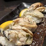 にぎり長次郎 - 料理写真:炙り蒸し牡蠣レモン塩