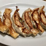 大阪王将 - 料理写真:餃子１人前 330円