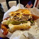 ノンズ・バーガー・イズ・ヘブンリー - 粗挽き牛肉100%であろうガッツリとした旨味感のバンズが2枚

砂糖の甘み感のあるマッシュポテト

甘みシッカリ、酸味がほんのり爽やかなバター？ソースと
ニンニクの旨味感がある照り焼きソース