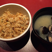 鉄板焼 天 六本木 - 季節のご飯と味噌汁(ガーリックライスとシジミ汁)