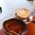 あきの珈琲 - ティラミス（600円） カフェラテ（650円）