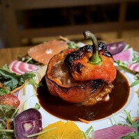 やさいの王様 用賀店 - ■森と畑の恵みフラワーリース  サラダ付丸ごとパプリカハンバーグ（デミグラスソース） ¥2.180