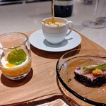 il RISTORANTINO EFFETTO - Antipast　小さな前菜　有機人参のブランマンジェと香住蟹　ポロ葱と浅利の温かいスープ　真サバのカルパッチョ
