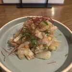 おじさんと日本酒 - セロリと梅水晶が何だか旨い