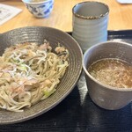 手打ちそば　八助 - おろしそば、美味しそう過ぎて既に一口食べたあとでした。笑