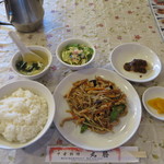 中国料理 丸勝 - 豚肉とゴボウの辛口炒め定食