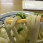 うどんの一平 - 麺は、やや細め