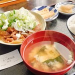 もつ煮屋 三本木食堂 - もつ煮定食（みそ）