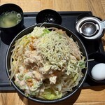 伝説のすた丼屋 - 料理写真:クリスマスモンスター油そば(麺：2.5倍)