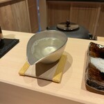 札幌 すし白 - 錫の酒器がまろやかな飲み口に