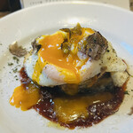 食堂Light - たまごを崩して…。こんなん美味いに決まっとるやん♩¨̮