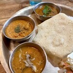 マロロガ バワン - カレーライスセット ハーフ&ハーフ(1490円)マトンカレー/バターチキン