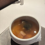 中国飯店 富麗華 - ふかひれ　鮑　なまこ　すっぽん　乾貨と薬膳の極上蒸しスープ