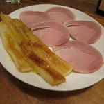 アヒルストア - 自家製ハムと焼き葱のマリネで