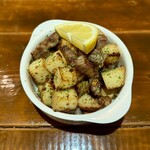 ピッグテイル - やみつきポークポテト ¥880- (税込)