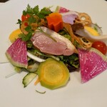 宇豆基野 - 冬の根菜と鴨のサラダ　紅芯大根、黄人参、蓮根、柚子胡椒ドレッシング