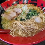 麺屋 伍利羅 - 名物豚骨醤油アップ