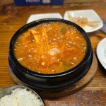 オムニ食堂 3号店 - グツグツのキムチチゲ。旨辛でごはんが進みます️