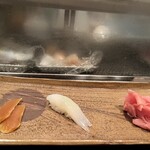 稲城 ヨロシク寿司 - 烏賊　自家製カラスミ