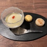 枸杞 - 杏仁豆腐・ガムロンソ・炒り焼きした胡麻団子 カスタード餡