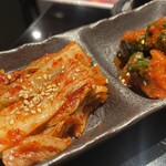 TOKYO焼肉ごぉ 本店 - キムチ盛り合わせ 　旨味ありコクあり、辛味も強くこれもやっぱりビールが！