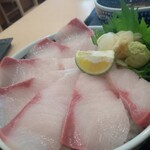市場食堂 駅前 - 寒ブリ丼特盛