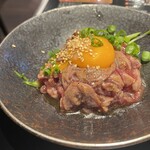 TOKYO焼肉ごぉ 本店 - 絶品炙りユッケ