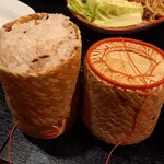 ランサーン - カゴに入ったカオニャオ。