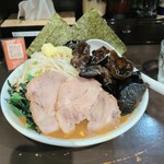 RAMEN TATSU - 料理写真:野菜味噌ラーメン中：1220円 ＋ キクラゲ：110円